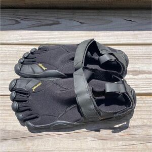 Vibram FiveFingers Shoes Women's 39 / 8.5 Black Running Hiking Water Shoes